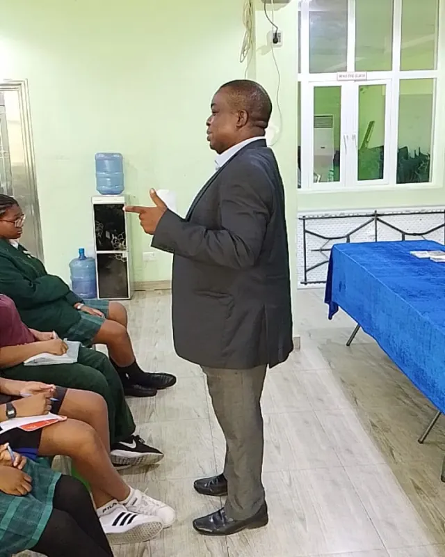 EEA leading a study-abroad seminar for secondary-school students